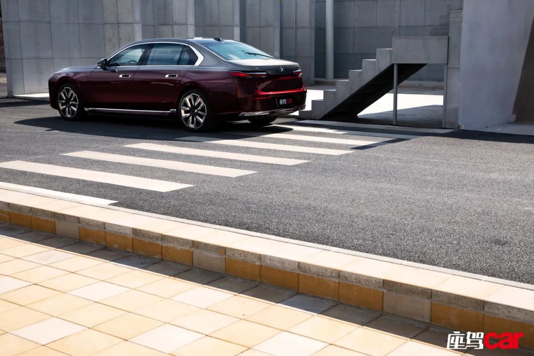 宝马强调的是安全还是质量_宝马汽车安全性怎么样_宝马打造安全汽车的方方面面