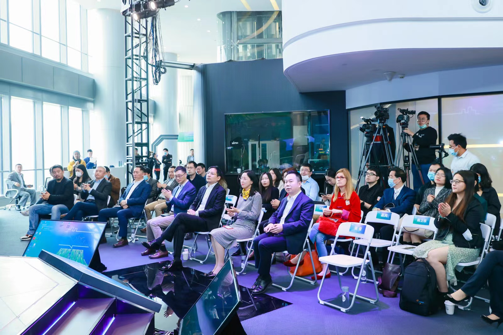 宝马打造安全汽车的方方面面_宝马汽车安全性怎么样_宝马的安全性