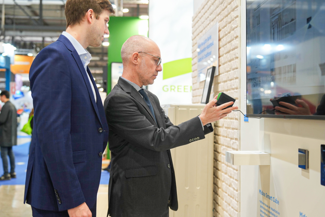 小米打造智能家庭_小米智能家庭解决方案_家庭的智能中心:小米全屋系统完美兼容