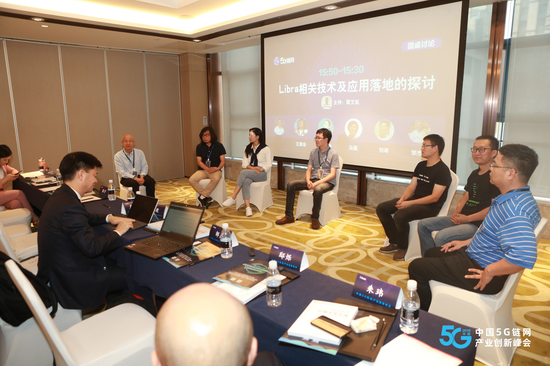 (从左至右:邹杰、王渊命、陈小海、马强、郭宇、刘涛、北美区块链基金会主席覃文延)