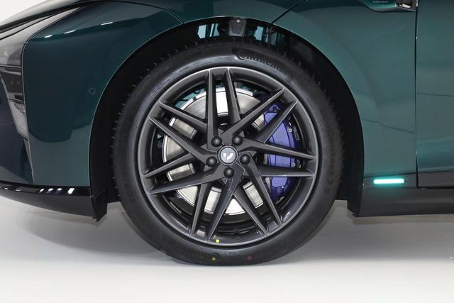 极越07面世:挑战百度版“小米SU7”-有驾