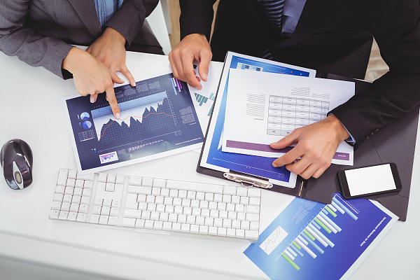 NinjaTrader 是另一个适合美国交易者的流行自动交易平台。该平台提供一系列高级交易工具,包括实时报价、图表和高级订单类型,并支持多种交易工具。NinjaTrader 还允许交易者使用内置编程语_交易者软件_交易者训练软件