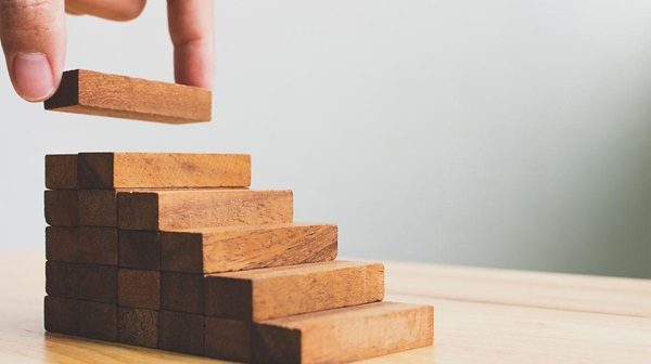 交易者软件_NinjaTrader 是另一个适合美国交易者的流行自动交易平台。该平台提供一系列高级交易工具,包括实时报价、图表和高级订单类型,并支持多种交易工具。NinjaTrader 还允许交易者使用内置编程语_交易者训练软件