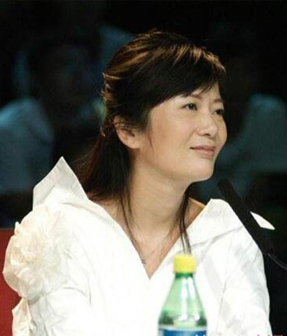 华晨宇的舞台表现力_评华晨宇_华晨宇的表演风格得到乐坛新一代的认可