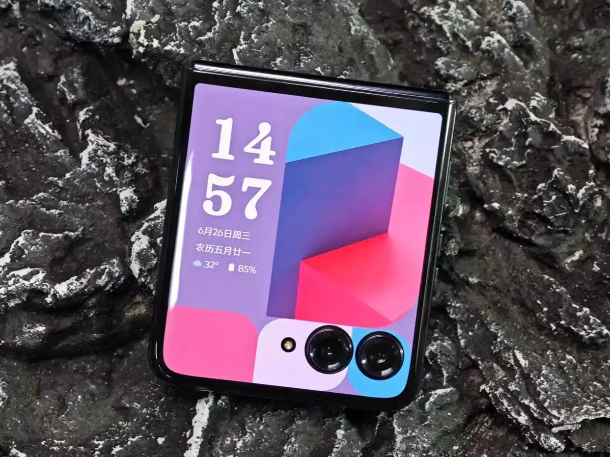 便携创意_便携设计理念_Pocket系列手机的便携性与创新设计