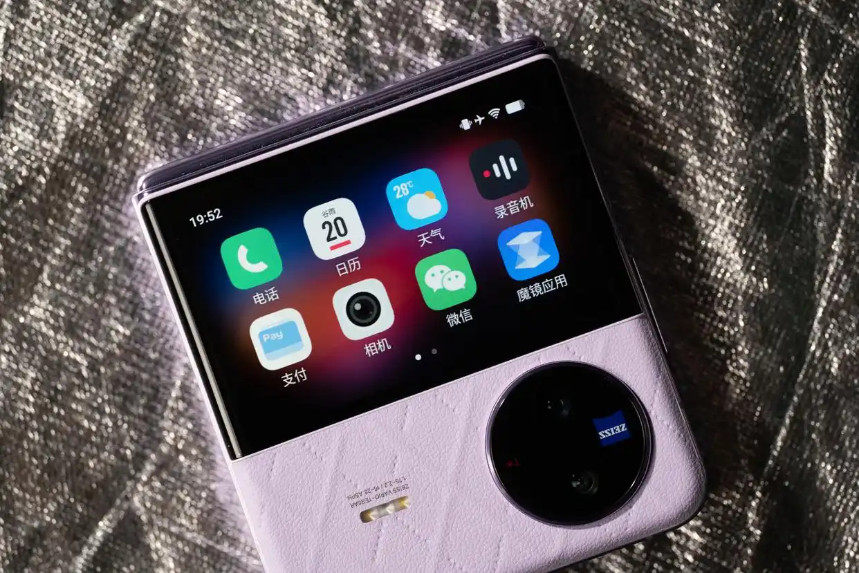 便携设计理念_便携创意_Pocket系列手机的便携性与创新设计