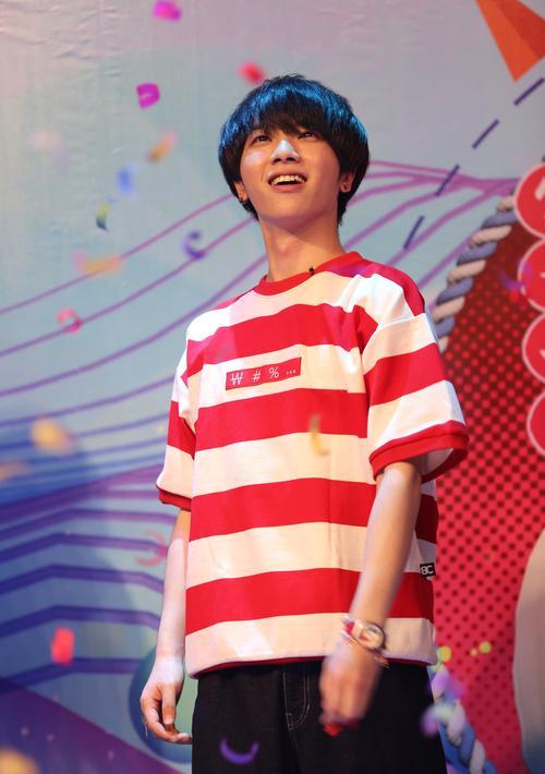 华晨宇的舞台表现力_华晨宇的表演_华晨宇的表演风格得到乐坛新一代的认可