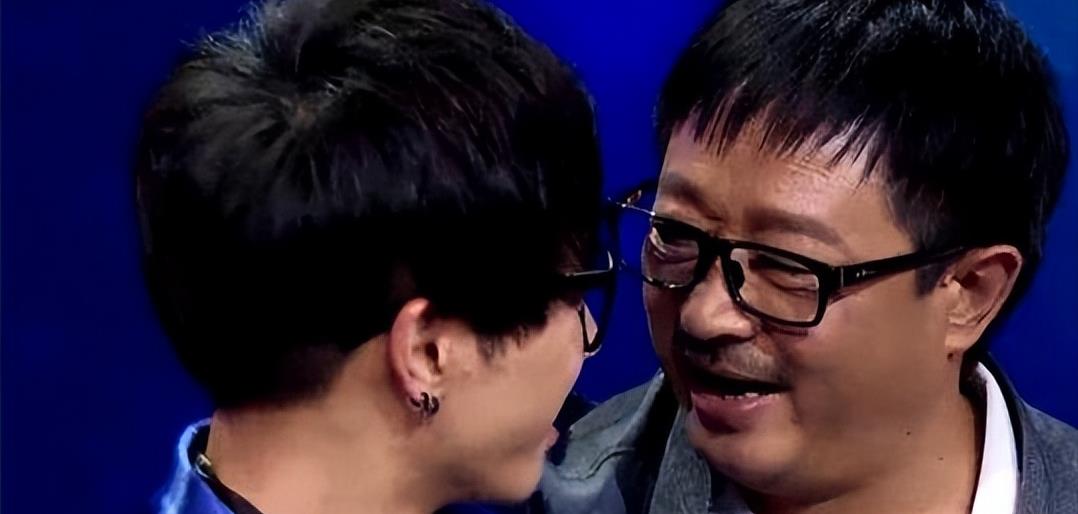 华晨宇的表演_华晨宇的舞台表现力_华晨宇的表演风格得到乐坛新一代的认可