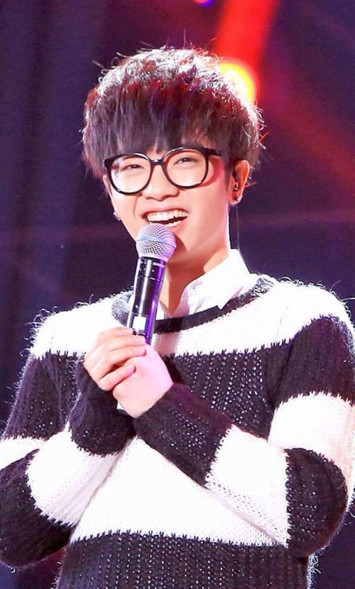 华晨宇的表演_华晨宇的表演风格得到乐坛新一代的认可_华晨宇的舞台表现力