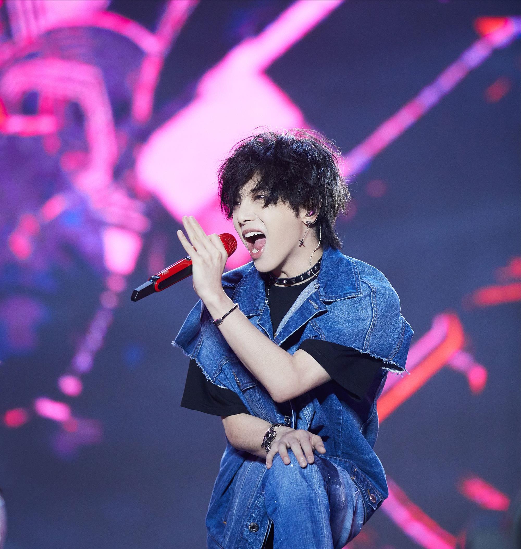 华晨宇的表演风格得到乐坛新一代的认可_华晨宇的舞台表现力_华晨宇的表演