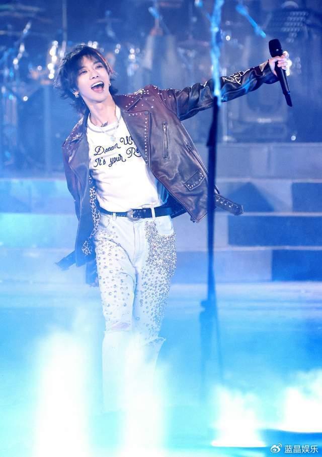 华晨宇鸟巢个唱引爆华语乐坛，音乐素养与争议并存