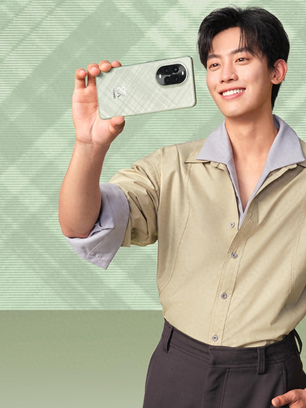 华为nova 13系列亮相：独特洛登绿设计引领智能手机时尚潮流