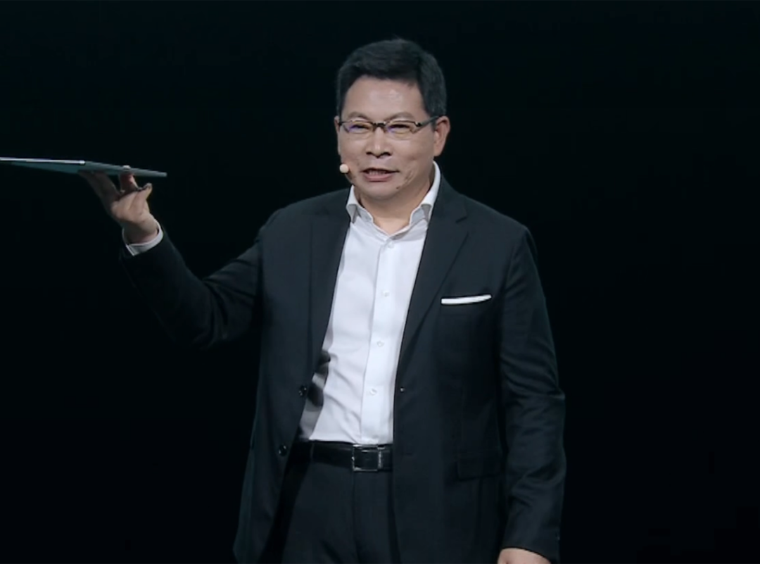 余承东在华为秋季新品发布会上腼腆说三次「遥遥领先」，Mate 60系列大受欢迎