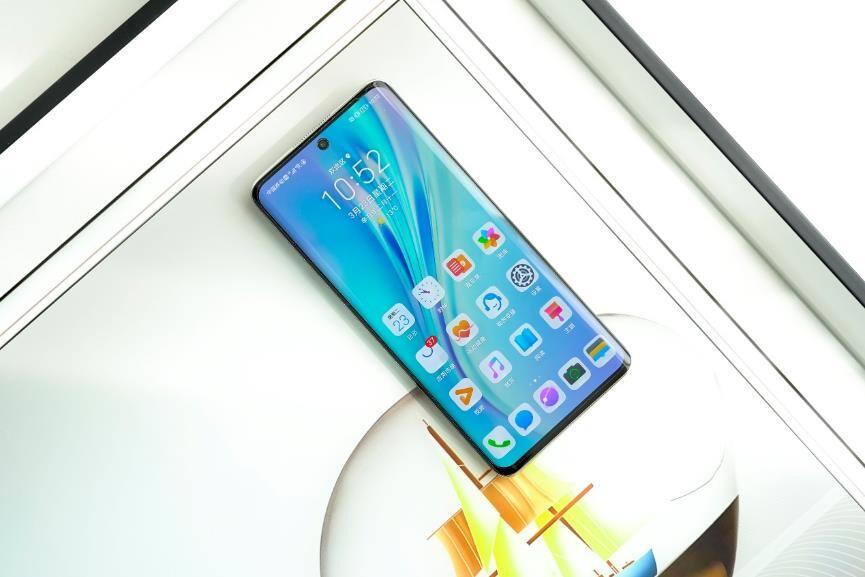 深度解析荣耀在智能手机市场的定位_华为荣耀的市场定位_荣耀手机市场定位分析