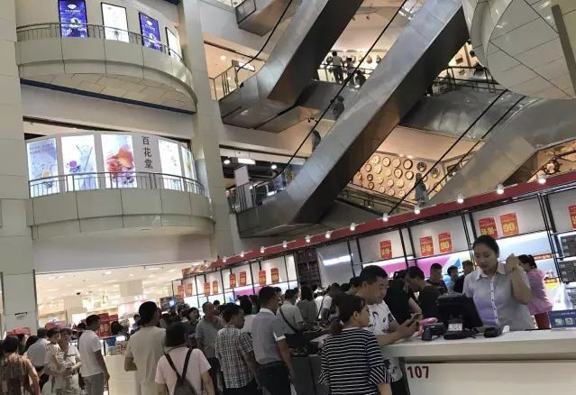 胖东来:在优质服务中关注顾客体验_胖东来如何让顾客感受到爱_胖东来如何让客户喜欢的