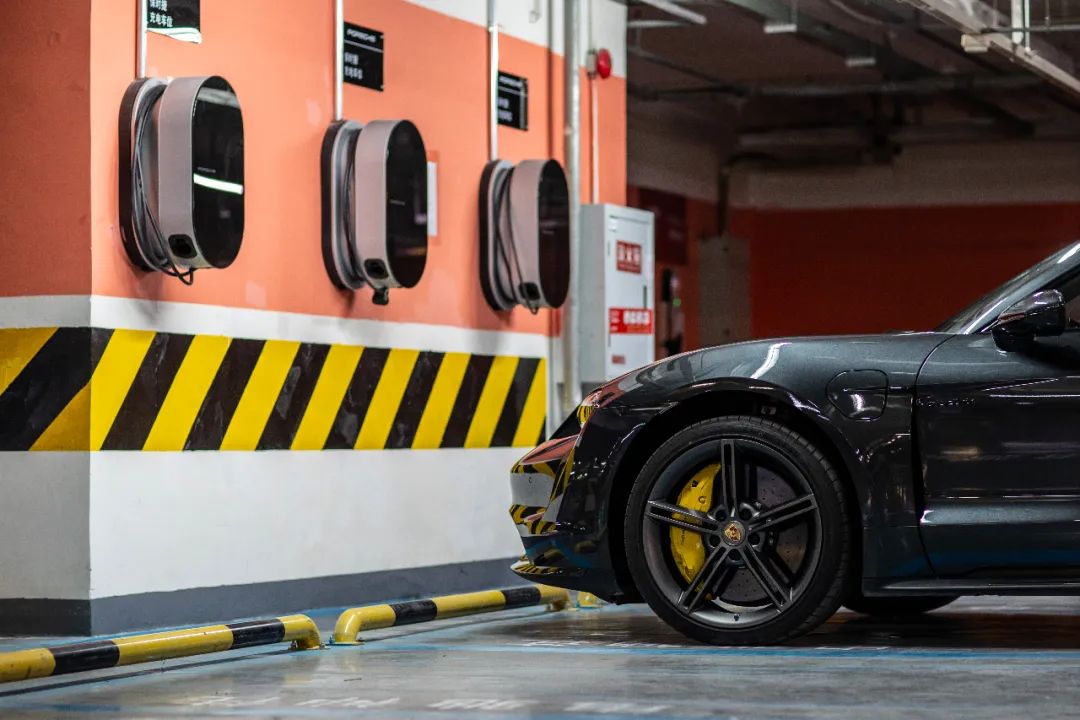 保时捷与高端酒店的合作体验_保时捷商务会所_保时捷餐厅