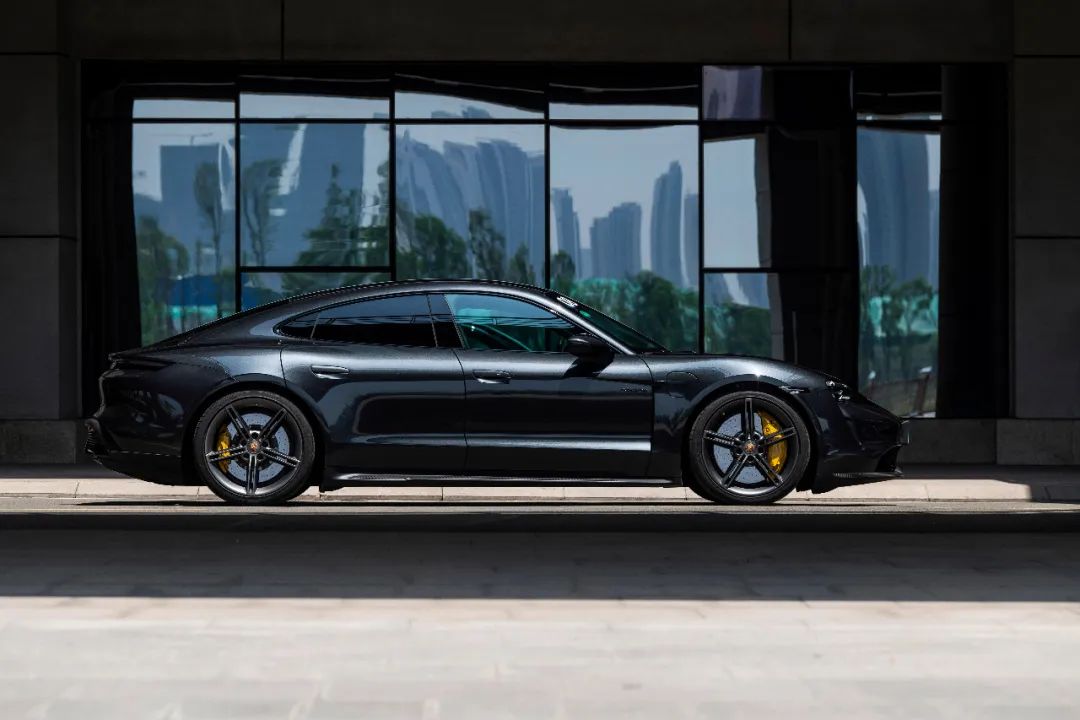 保时捷与高端酒店的合作体验_保时捷商务会所_保时捷餐厅