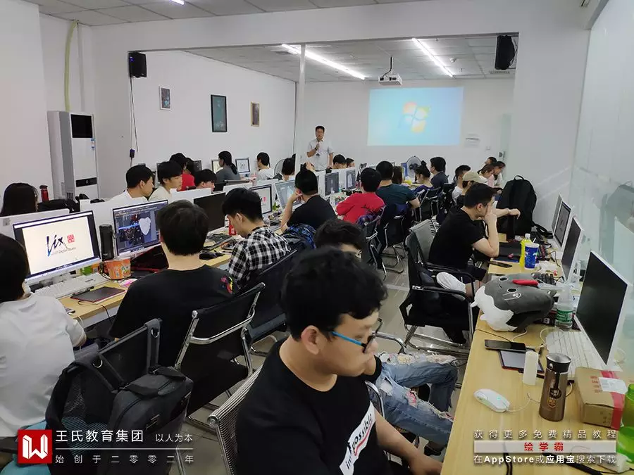 成龙电影团队制作合作的电影_成龙电影制片人_成龙与电影制作团队的合作