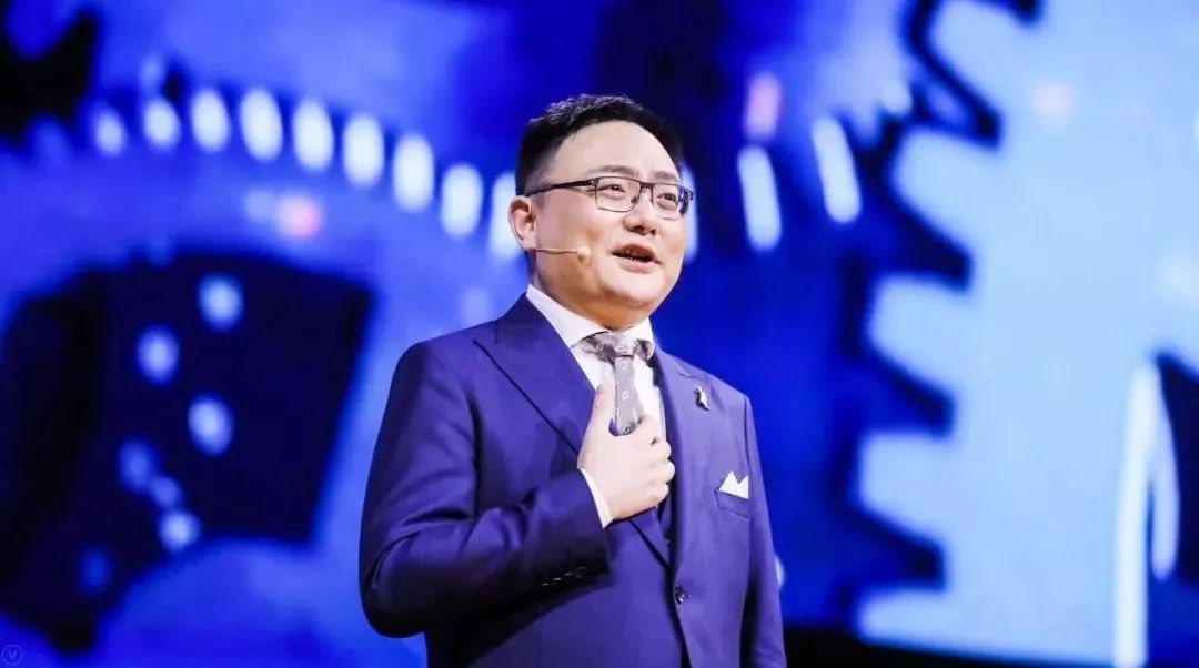 罗振宇跨年演讲解析巴菲特名言：投资祖国经济的深远意义