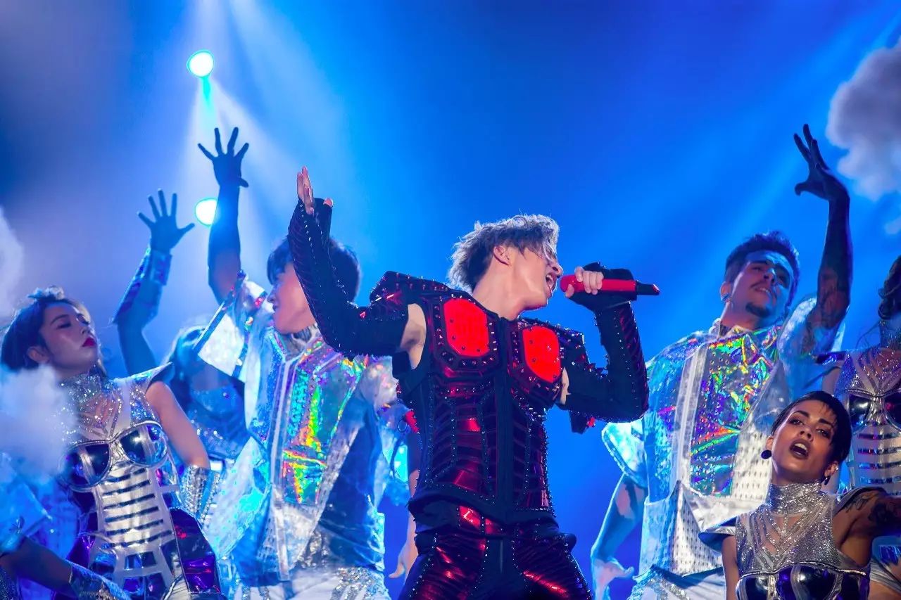 薛之谦受邀参加国际音乐盛典,展现华语音乐的魅力_2021音乐节薛之谦_薛之谦音乐节唱的什么歌