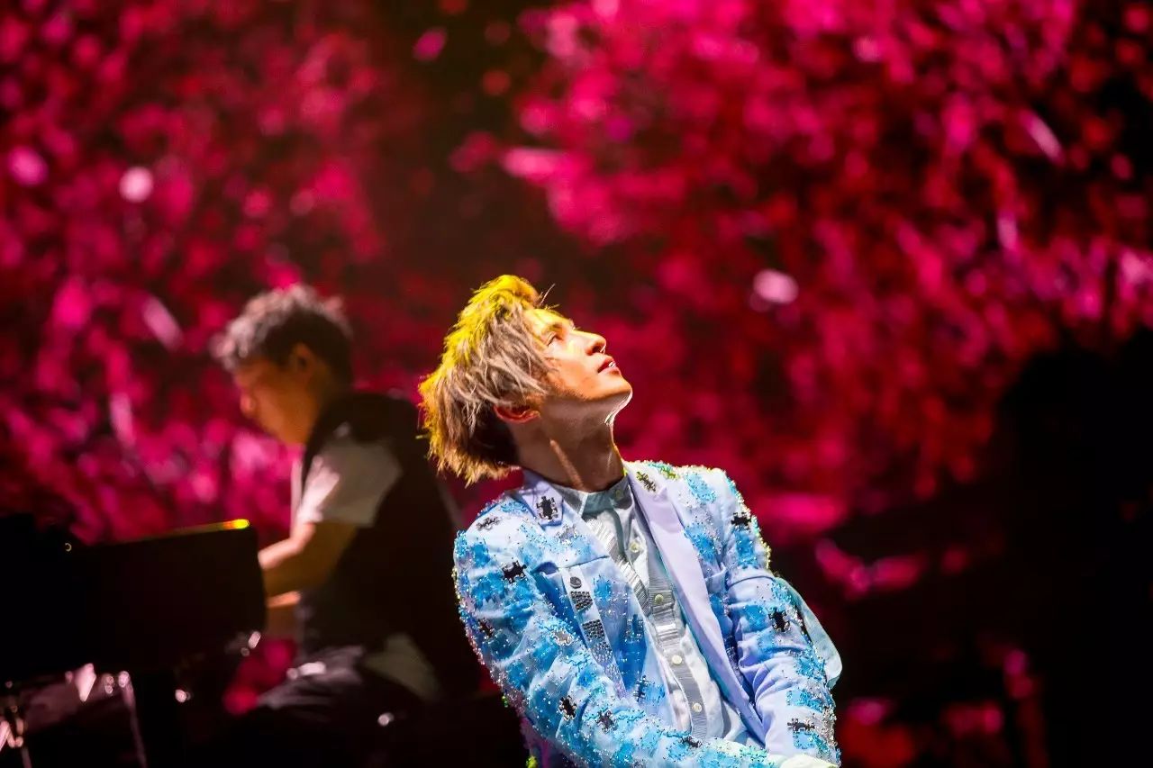 薛之谦受邀参加国际音乐盛典,展现华语音乐的魅力_2021音乐节薛之谦_薛之谦音乐节唱的什么歌