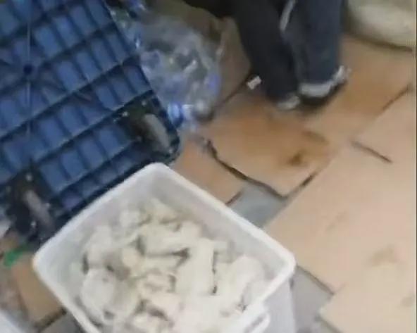 胖东来：以严格标准确保每件商品质量_胖东来：以严格标准确保每件商品质量_胖东来：以严格标准确保每件商品质量