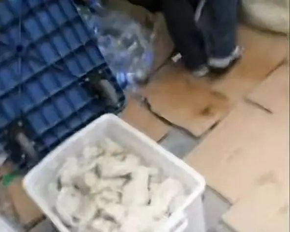 胖东来:以严格标准确保每件商品质量_胖东来:以严格标准确保每件商品质量_胖东来:以严格标准确保每件商品质量