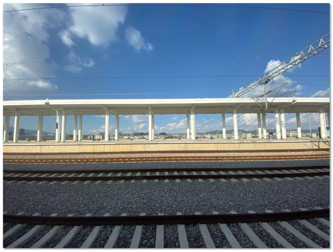 相机摄影与手机的区别_oppo相机好不好_OPPO与传统相机的对比：手机摄影的未来