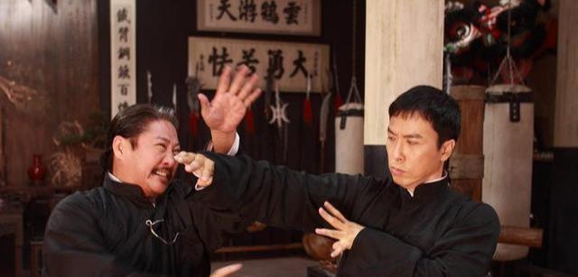 李连杰与吴京合作电影_李连杰与吴京切磋武功的视频_吴京与李连杰的武打对决