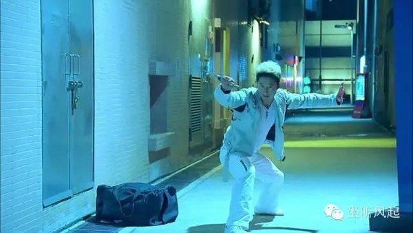 李连杰与吴京切磋武功的视频_吴京与李连杰的武打对决_李连杰vs吴京