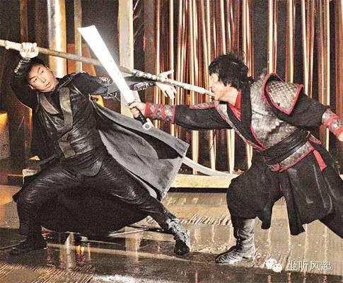 吴京与李连杰的武打对决_李连杰与吴京切磋武功的视频_李连杰vs吴京
