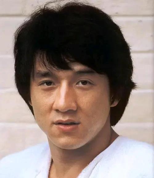 成龙的影片对青少年的教育意义_成龙的教育背景_成龙电影分析