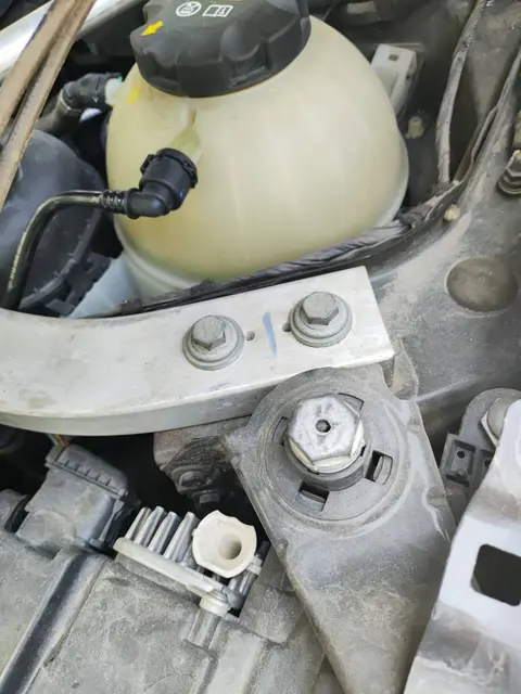 宝马的安全优势如何影响购车决策？_宝马汽车的定价策略_宝马汽车产品市场竞争分析