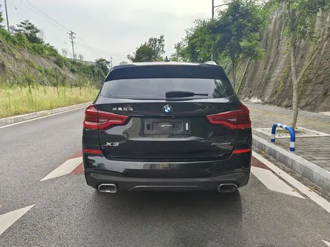 宝马汽车的定价策略_宝马汽车产品市场竞争分析_宝马的安全优势如何影响购车决策？