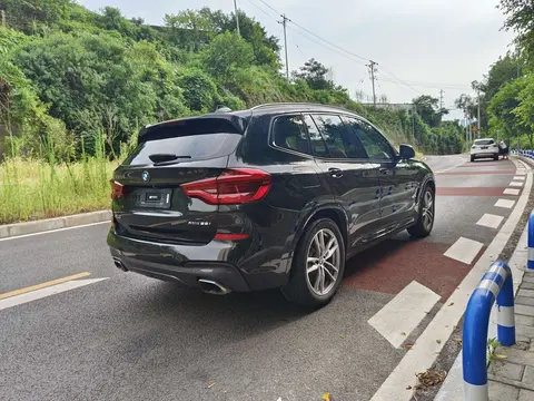 宝马汽车的定价策略_宝马的安全优势如何影响购车决策？_宝马汽车产品市场竞争分析