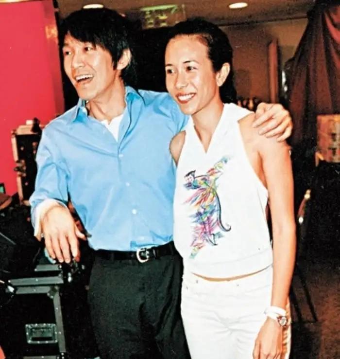 周星驰的电影中反映的爱情观_周星驰讲爱情的电影_周星驰谈爱情观