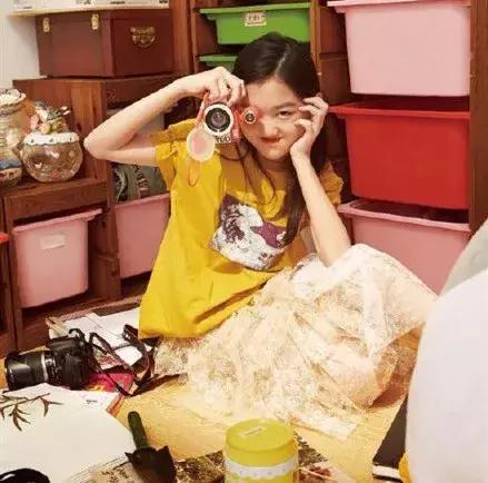 王菲杂志封面_王菲在时尚活动中拍摄杂志封面,造型引人瞩目_王菲杂志