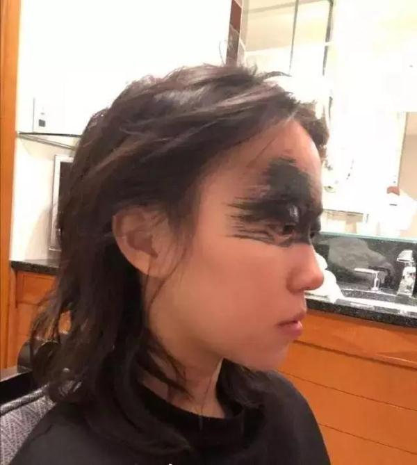 王菲在时尚活动中拍摄杂志封面,造型引人瞩目_王菲杂志封面_王菲杂志