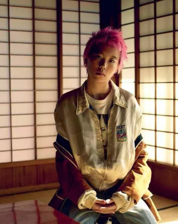 王菲杂志封面_王菲杂志_王菲在时尚活动中拍摄杂志封面,造型引人瞩目