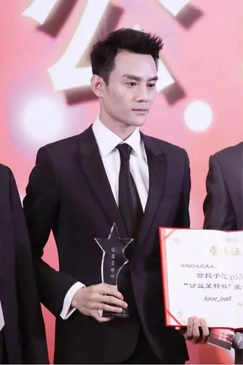 薛之谦的慈善事业_薛之谦参与慈善活动,积极传递正能量_薛之谦做慈善