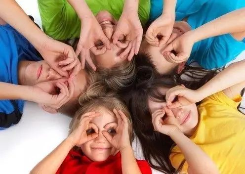 薛之谦参与慈善活动,积极传递正能量_薛之谦公益节目_薛之谦做慈善