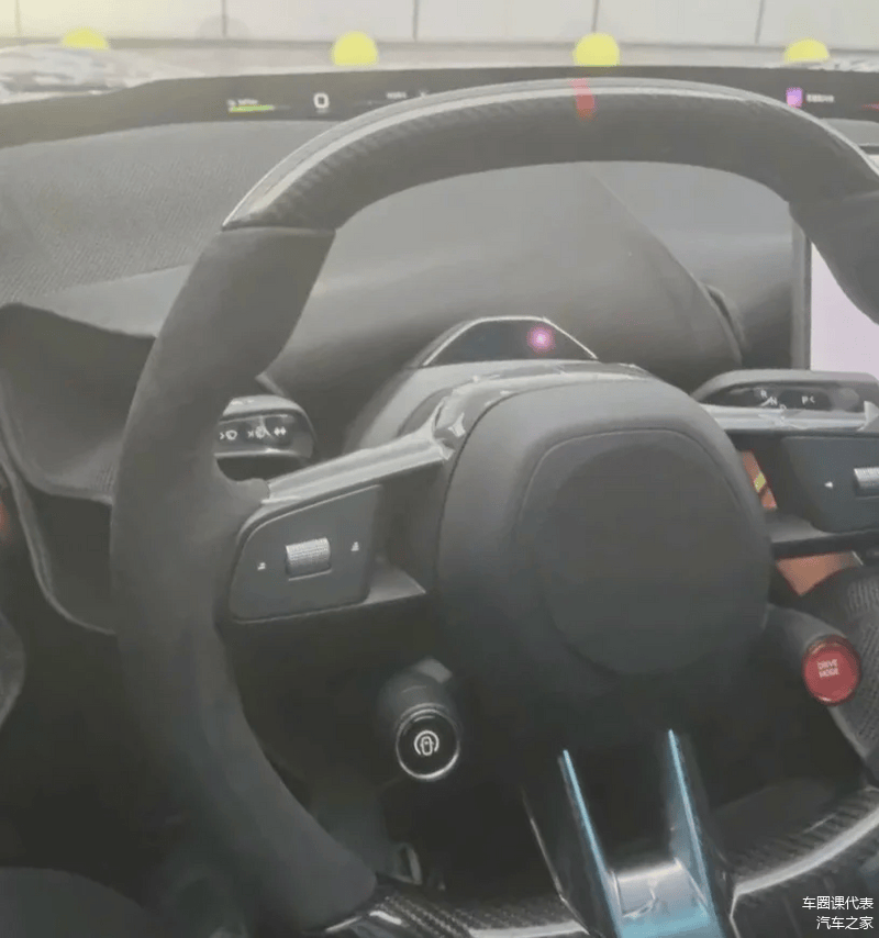 小米汽车YU7内饰谍照曝光 运动风格与科技感齐飞