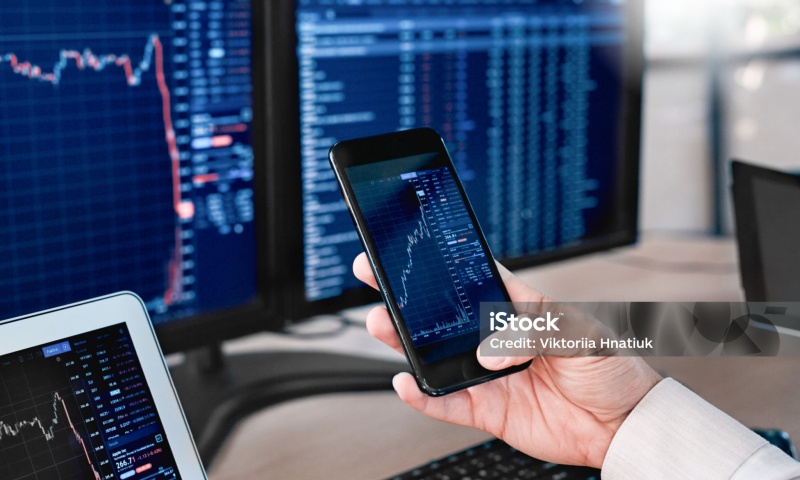 货币波动性_女人情绪波动_虚拟货币的价值波动与技术创新之间的关系:市场情绪如何影响投资决策